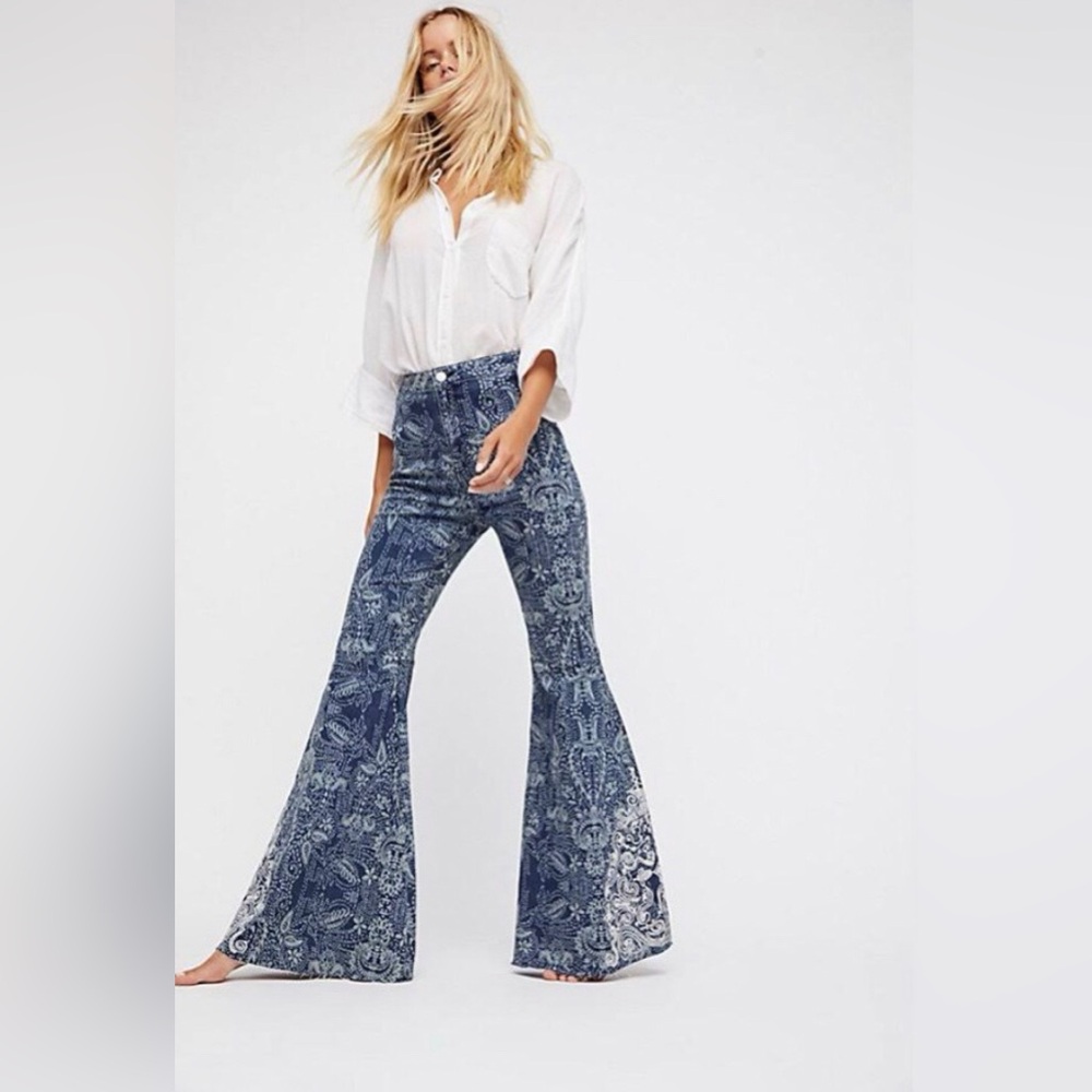 Free People Embellished Float On Flare Patterned Blue Bell Bottoms Size 26